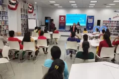 Visit-at-the-US-Consulate-Library